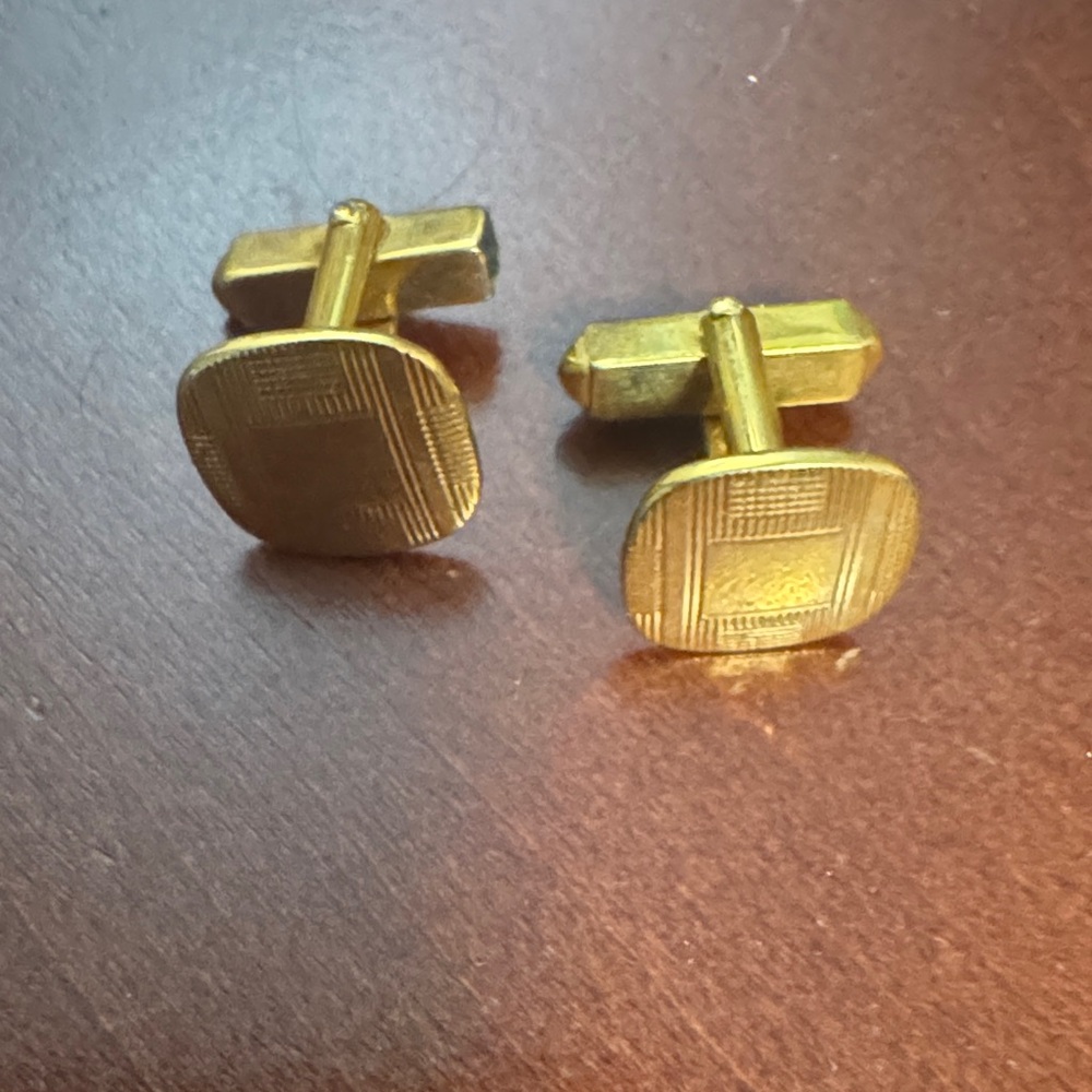 Vintage 1960s Gold-Tone Men’s Cufflinks - Classic Geometric Design